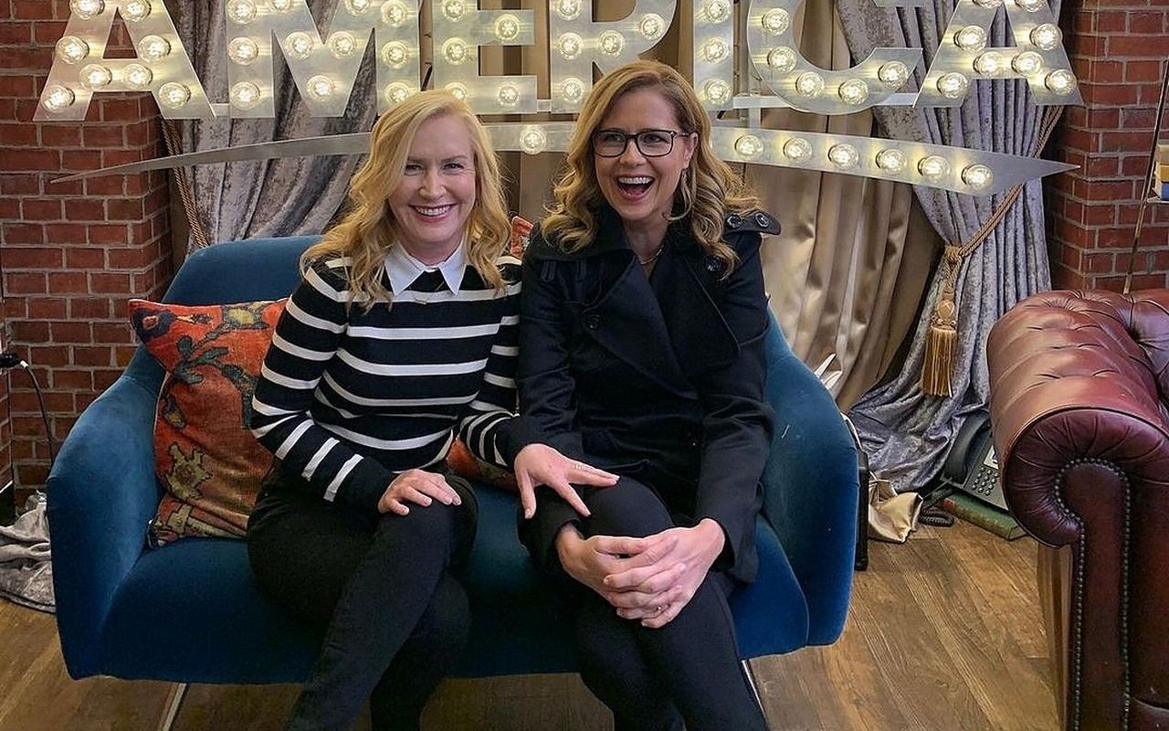 The Office Stars Angela Kinsey And Jenna Fischer Win Podcast Of The Year