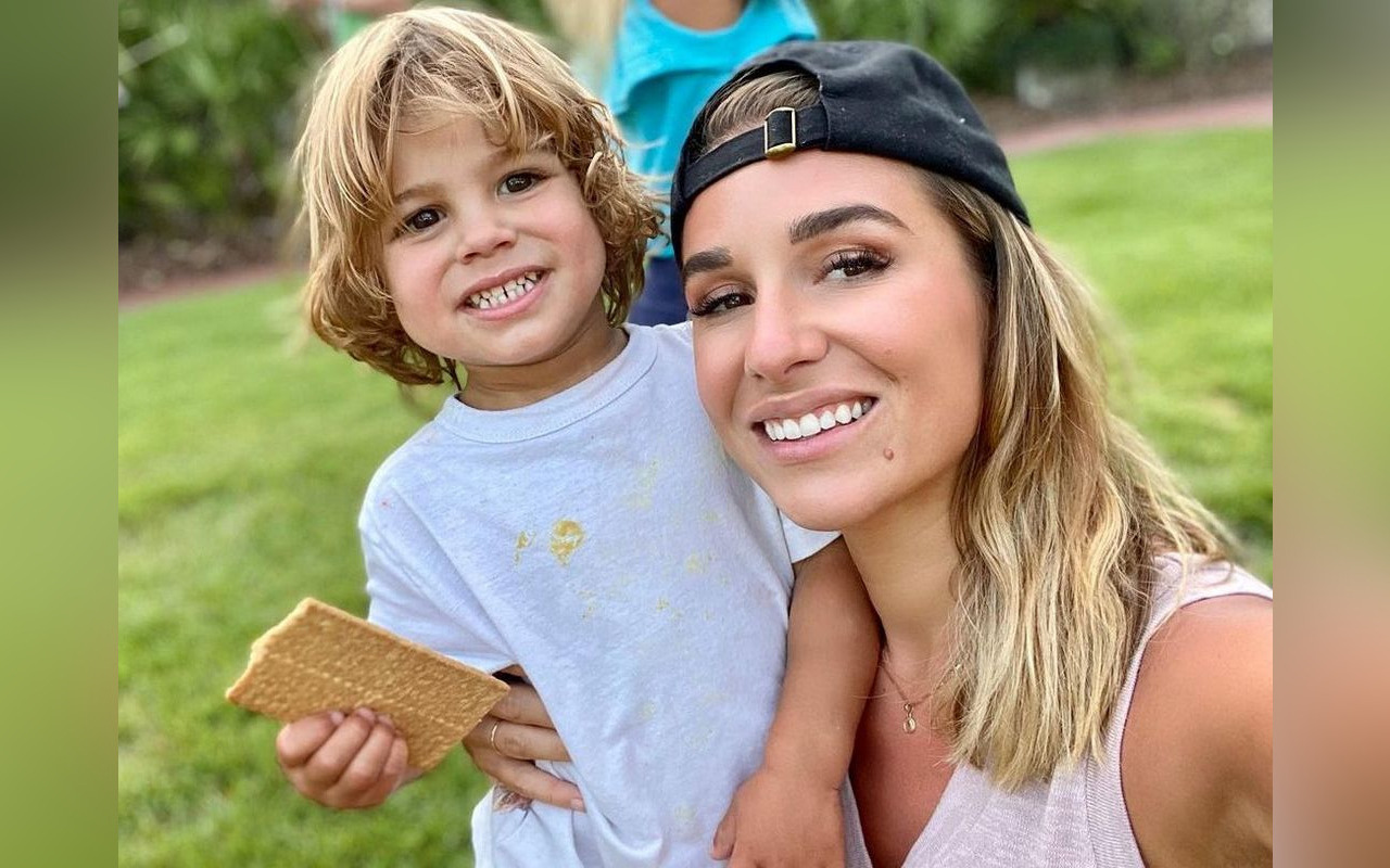 Jessie James' Son Hospitalized as He Struggles to Breathe and 'His Vitals Drop'