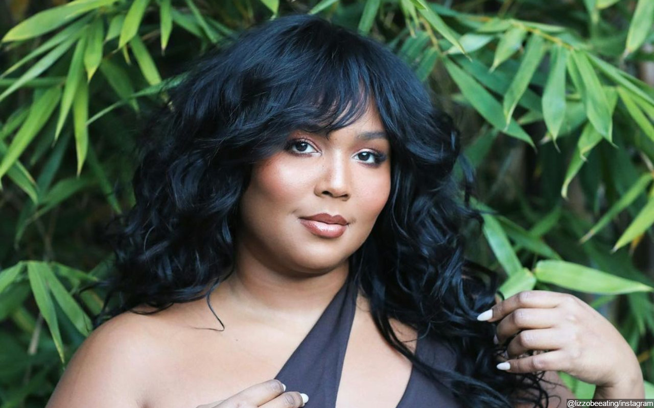 Video: Lizzo Talks to Her Belly as She Practices Self-Love