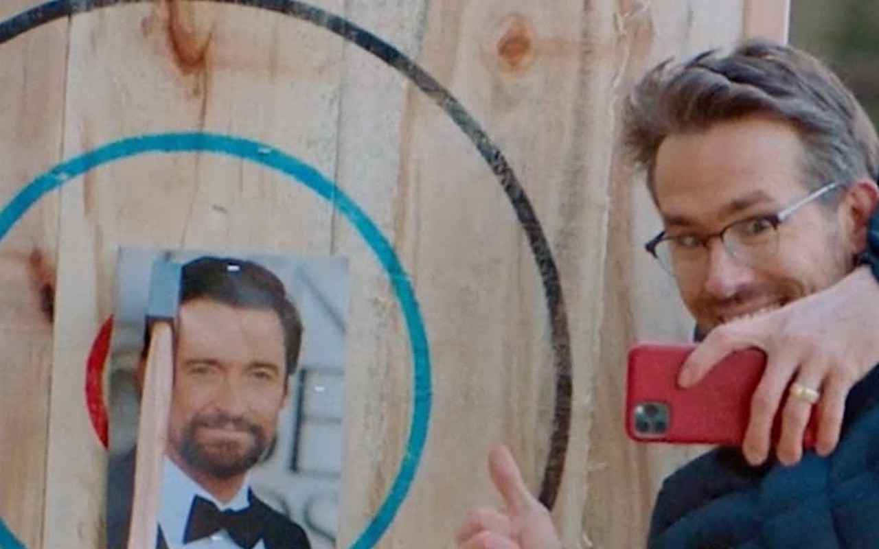 Ryan Reynolds Feels 'So Good' After Throwing Axe at Hugh Jackman's Photo on Snapchat Series