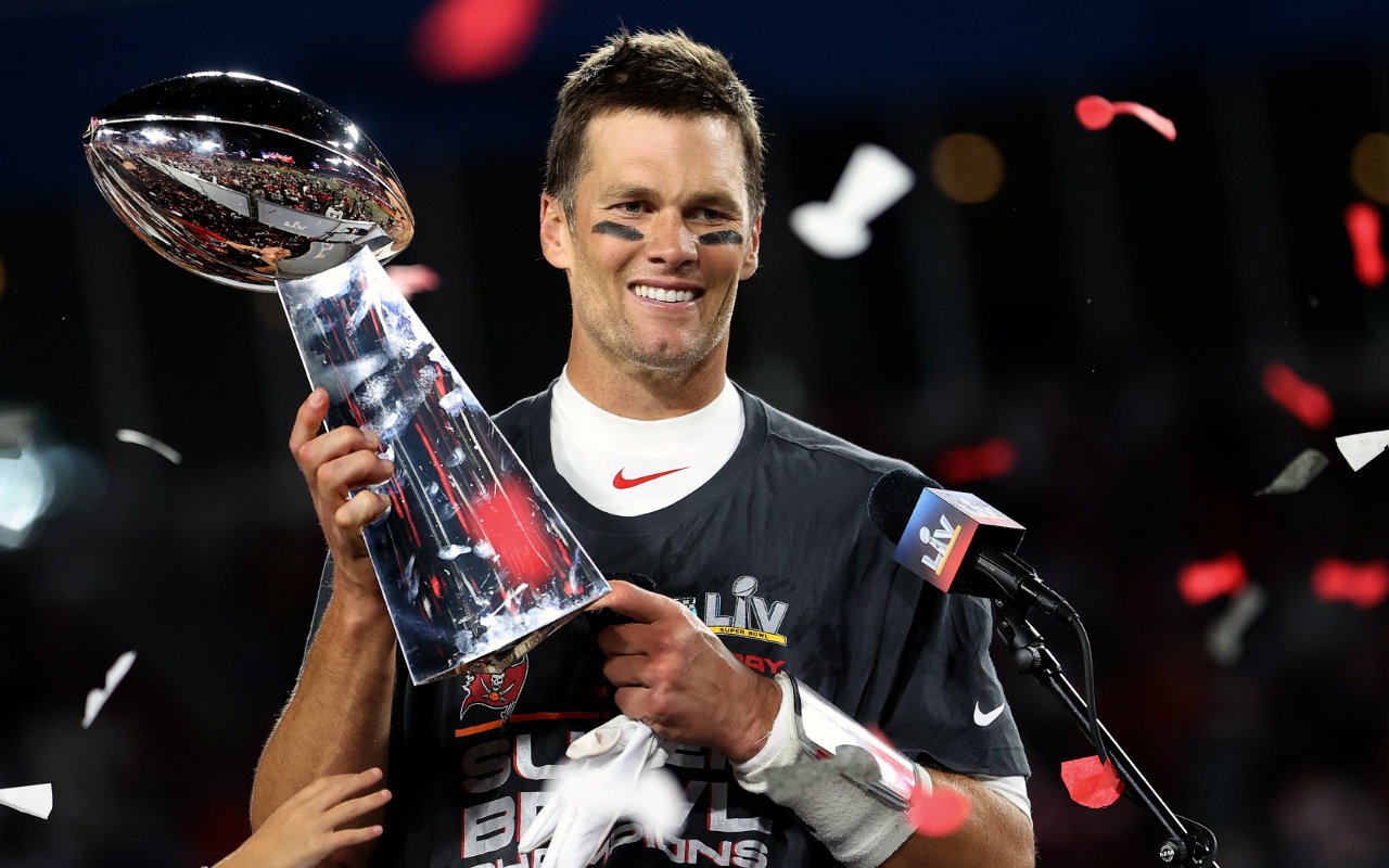 Tom Brady Pokes Fun at His Drunk Appearance After Super Bowl Parade