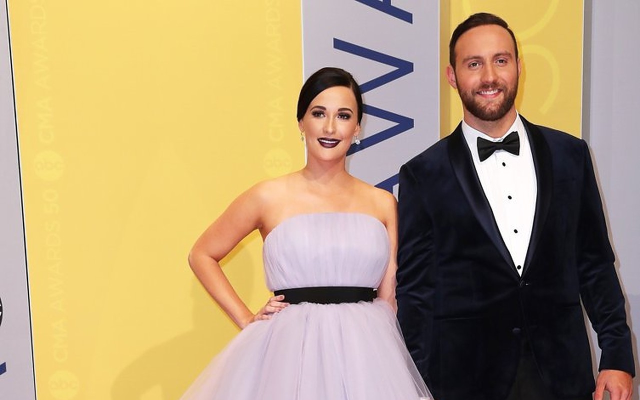 Kacey Musgrave Left Questioning the Concept of Marriage After Ruston Kelly Split - Vimarsana News