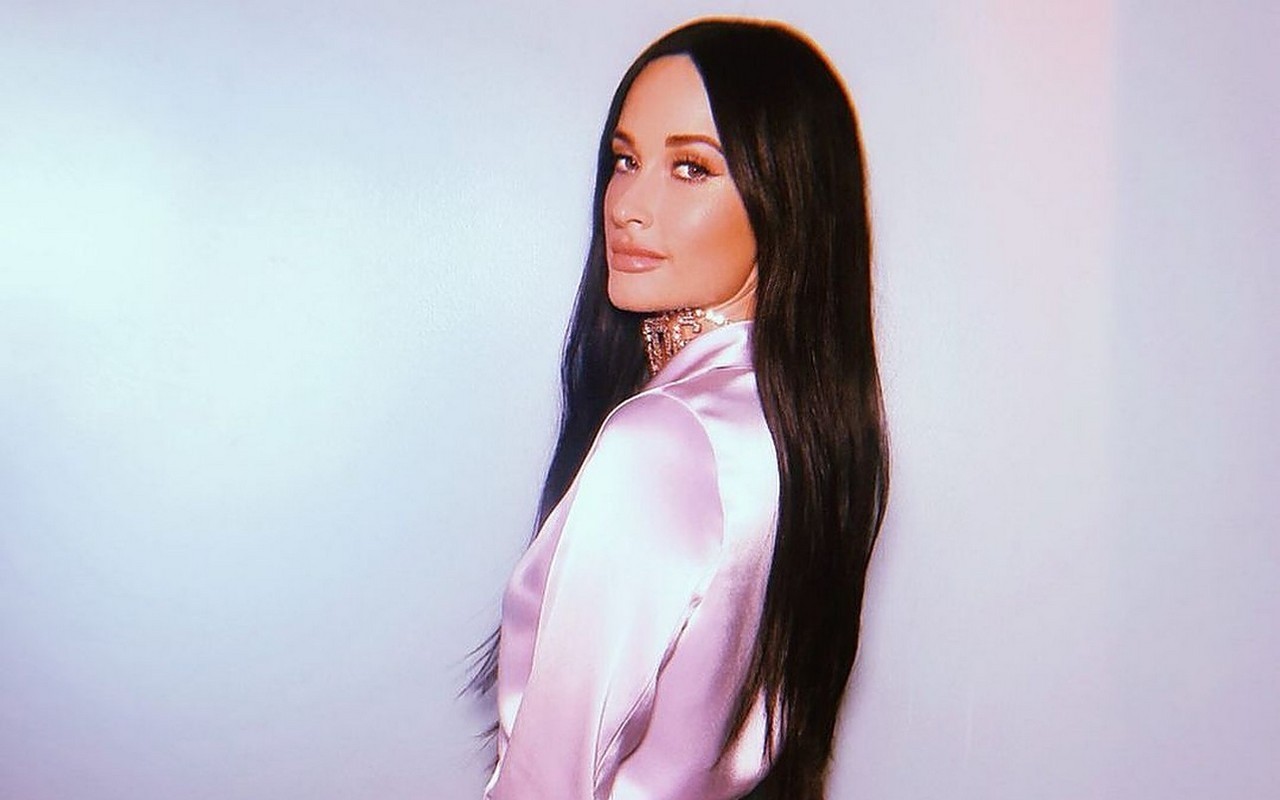 Kacey Musgraves Shows Gallbladder Removed From Her Body 