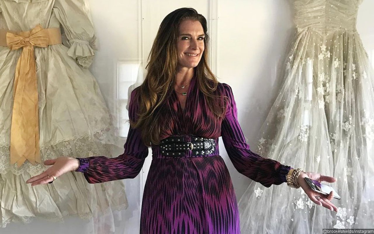 Video: Brooke Shields Learning to Walk Again After Breaking Her Femur