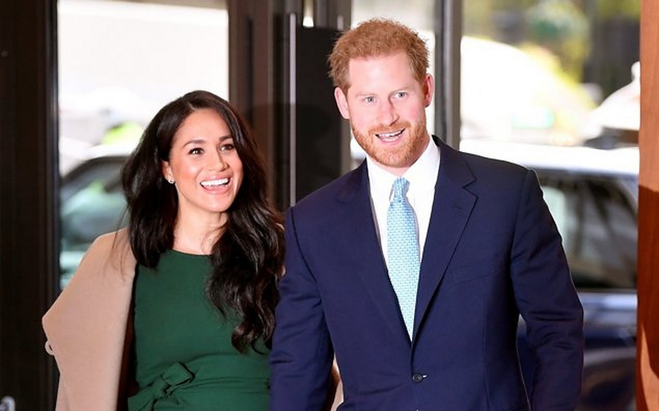 Meghan Markle and Prince Harry Help Replace Damaged Roof of Women's Shelter After Winter Storm