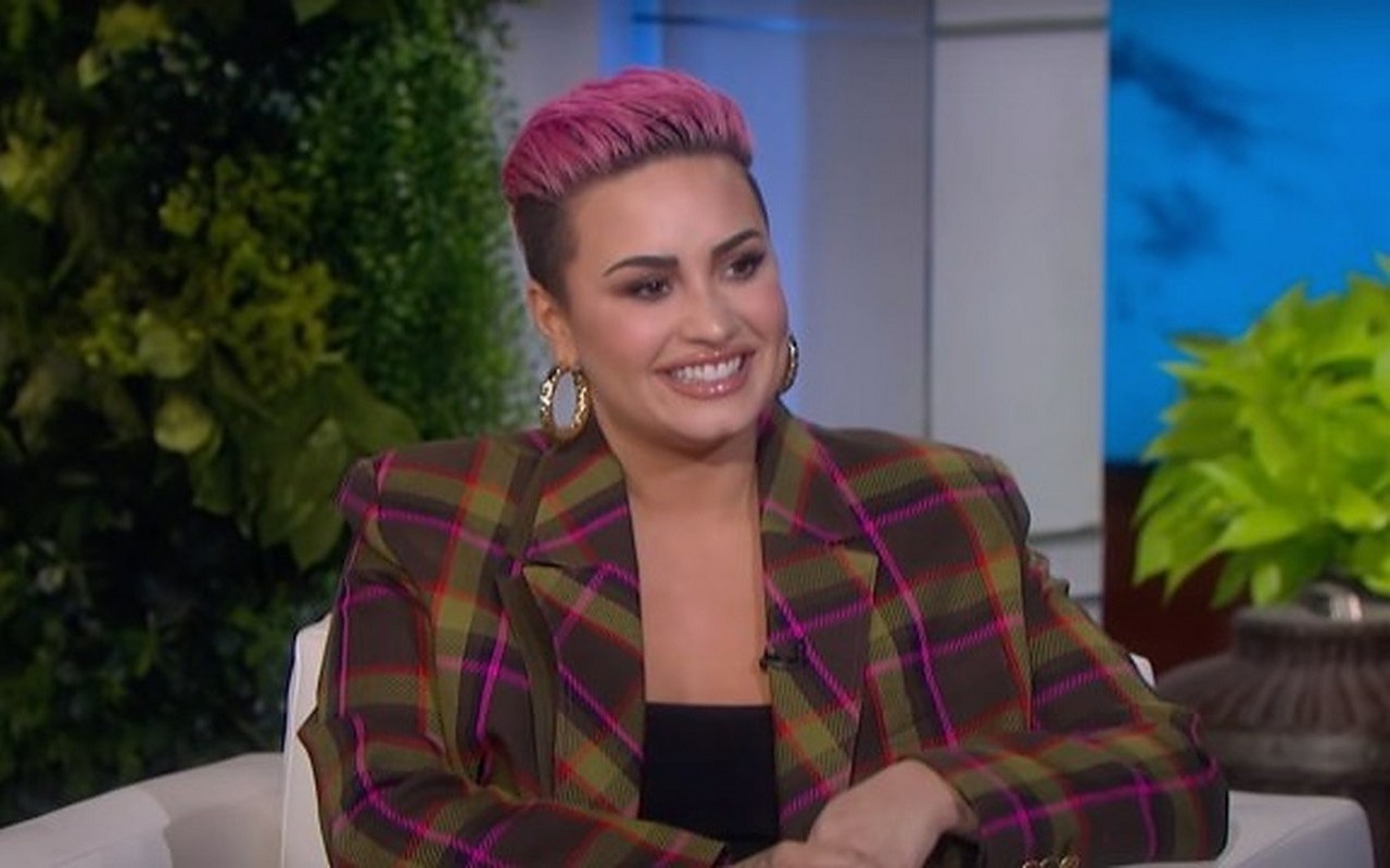 Demi Lovato Couldn't Say No Despite Her Fear When She's Invited to Go Skydiving by Her Date