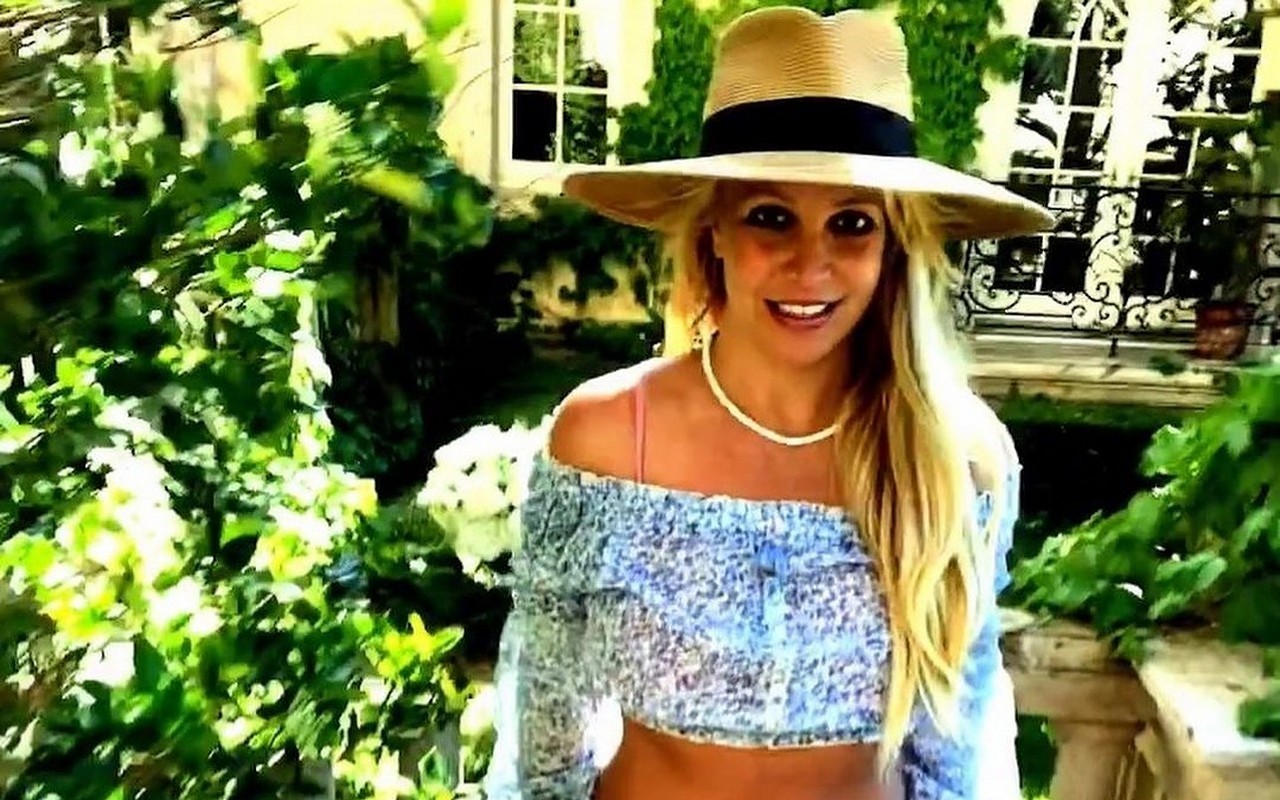 Britney Spears Reveals Her Diet and Weight Loss in New Video