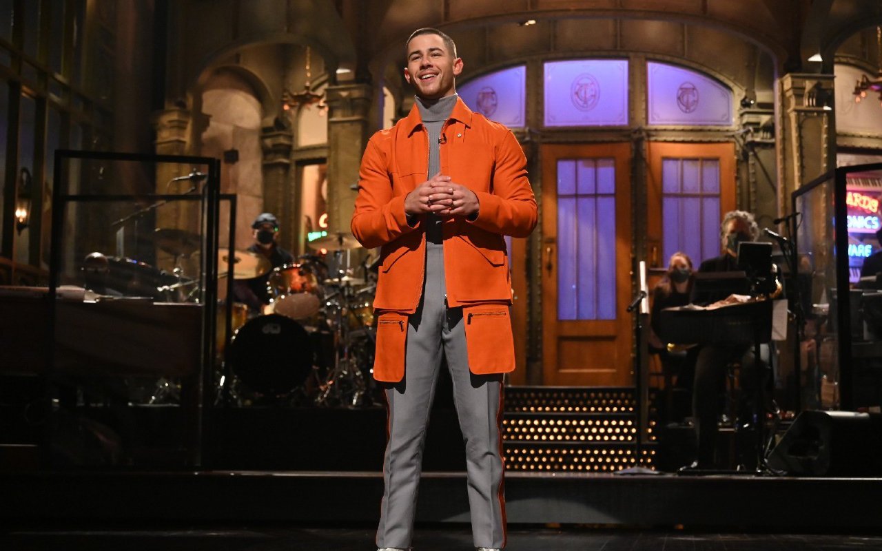 Nick Jonas Pokes Fun at Jonas Brothers Split Speculations During 'SNL' Monologue