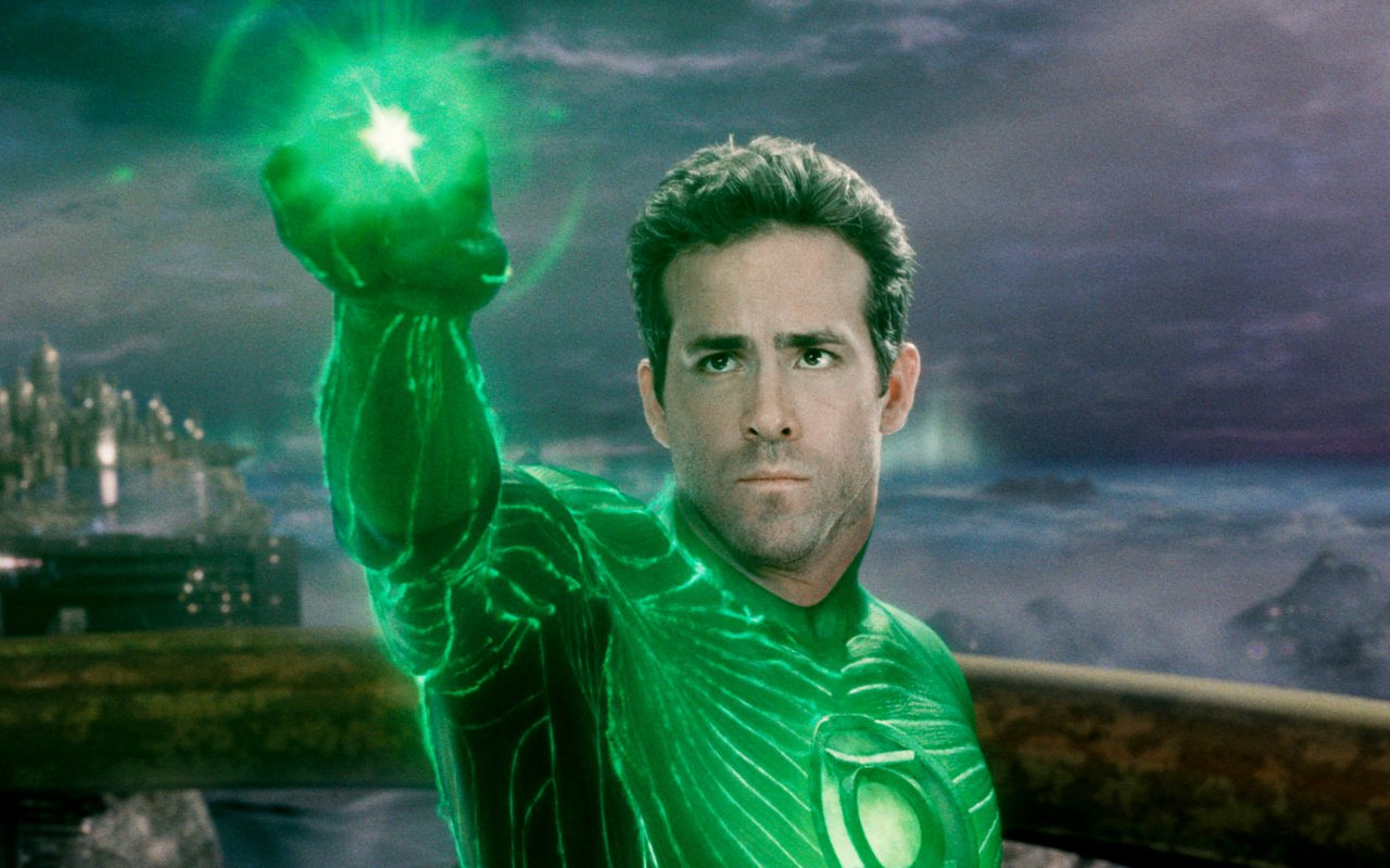 Ryan Reynolds Live Tweets Ticklish Commentary During His First Ever Viewing of 'Green Lantern'