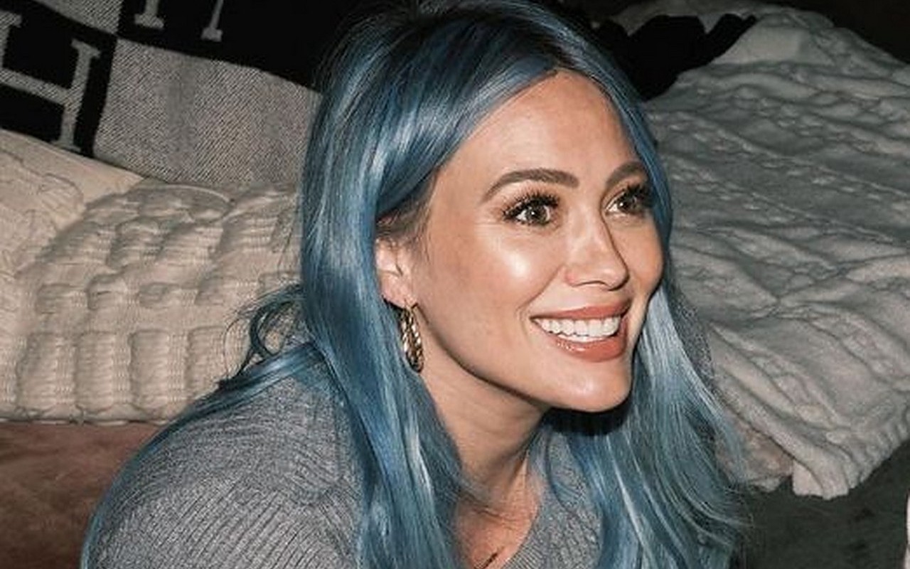 Pregnant Hilary Duff Insists Her New Blue Hair Has Nothing to Do With