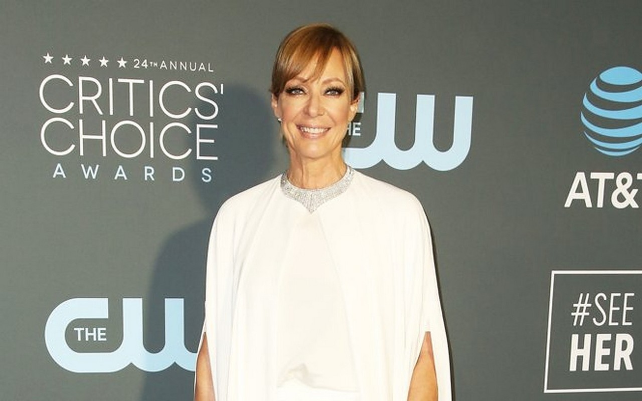 Allison Janney Doesn't Want to Have Kids and Then Regrets It