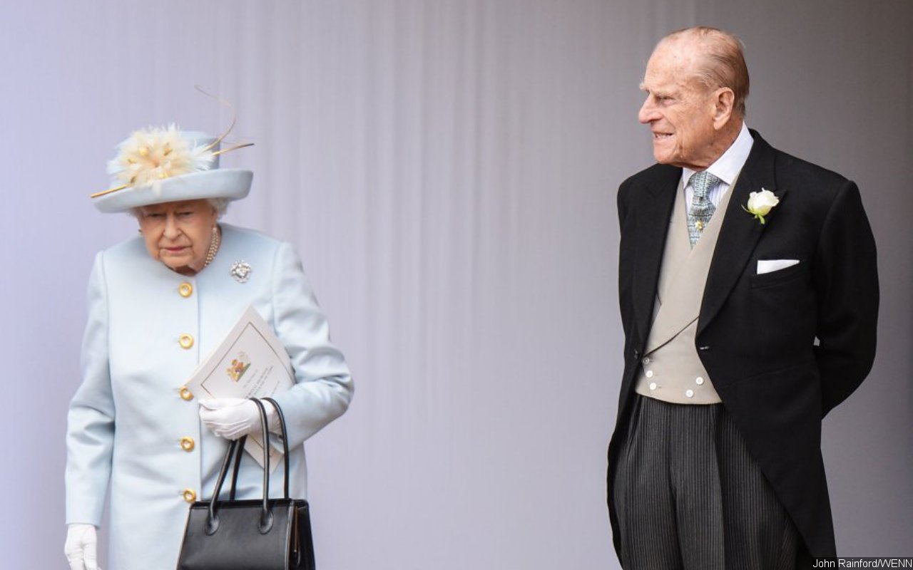 Queen Elizabeth Seen Taking Her Dogs for a Walk Ahead of Prince Philip's Funeral - Vimarsana News
