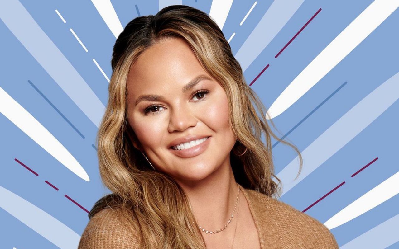 Chrissy Teigen Recalls Receiving Flowers From Strangers After Being