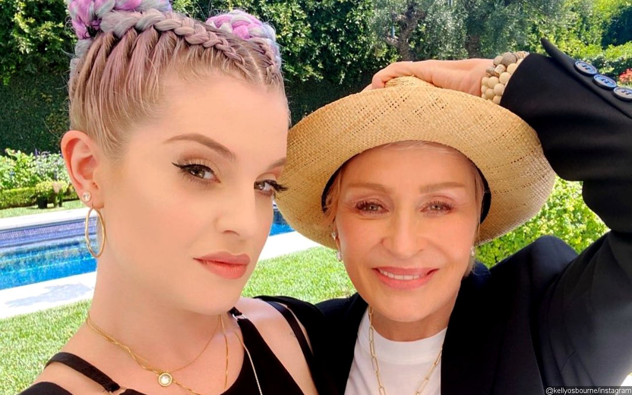 Kelly Osbourne Unbothered Being Labeled Racist Following Mom Sharon S Exit From The Talk