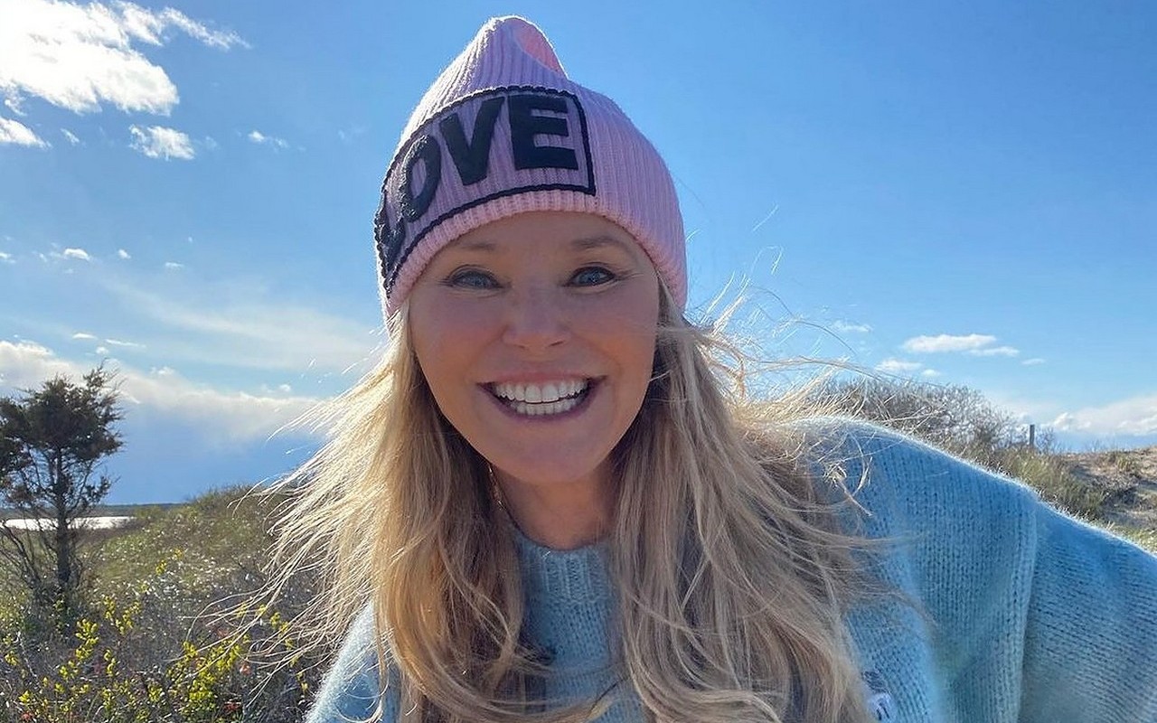 Christie Brinkley Depressed as Hip Replacement Reminds Her of Her Old Age