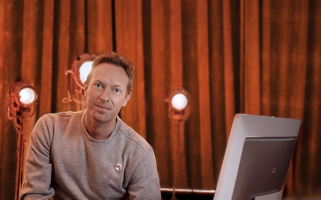 Chris Martin Gives Virtual Music Lesson To Teenage Students chris-martin-gives-virtual-music-lesson-to-teenage-students