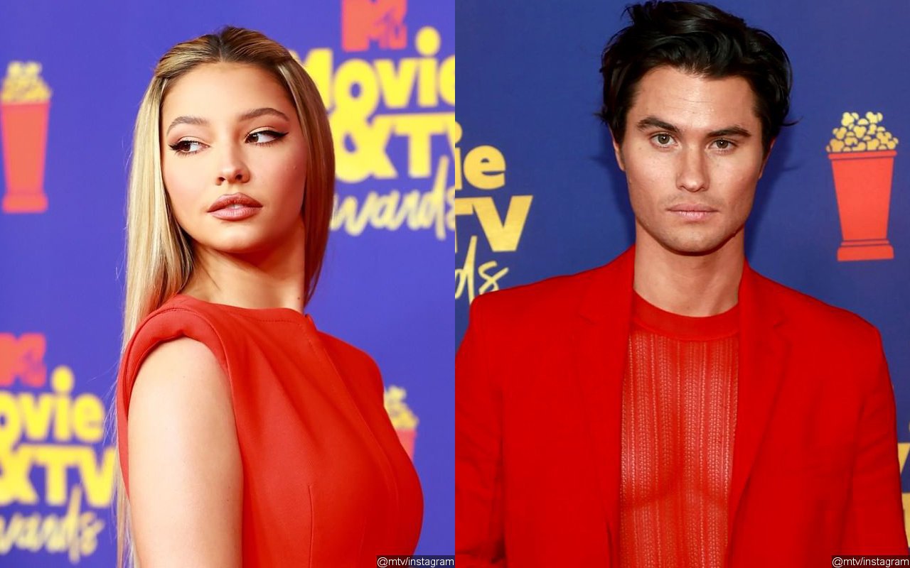 Mtv Movie And Tv Awards 21 Madelyn Cline And Chase Stokes Twinning In Red On Red Carpet