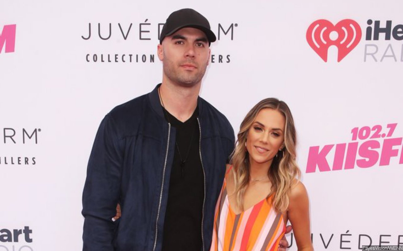Jana Kramer Vows to Not Look Back on 6th Wedding Anniversary Amid Mike Caussin Divorce - Vimarsana News