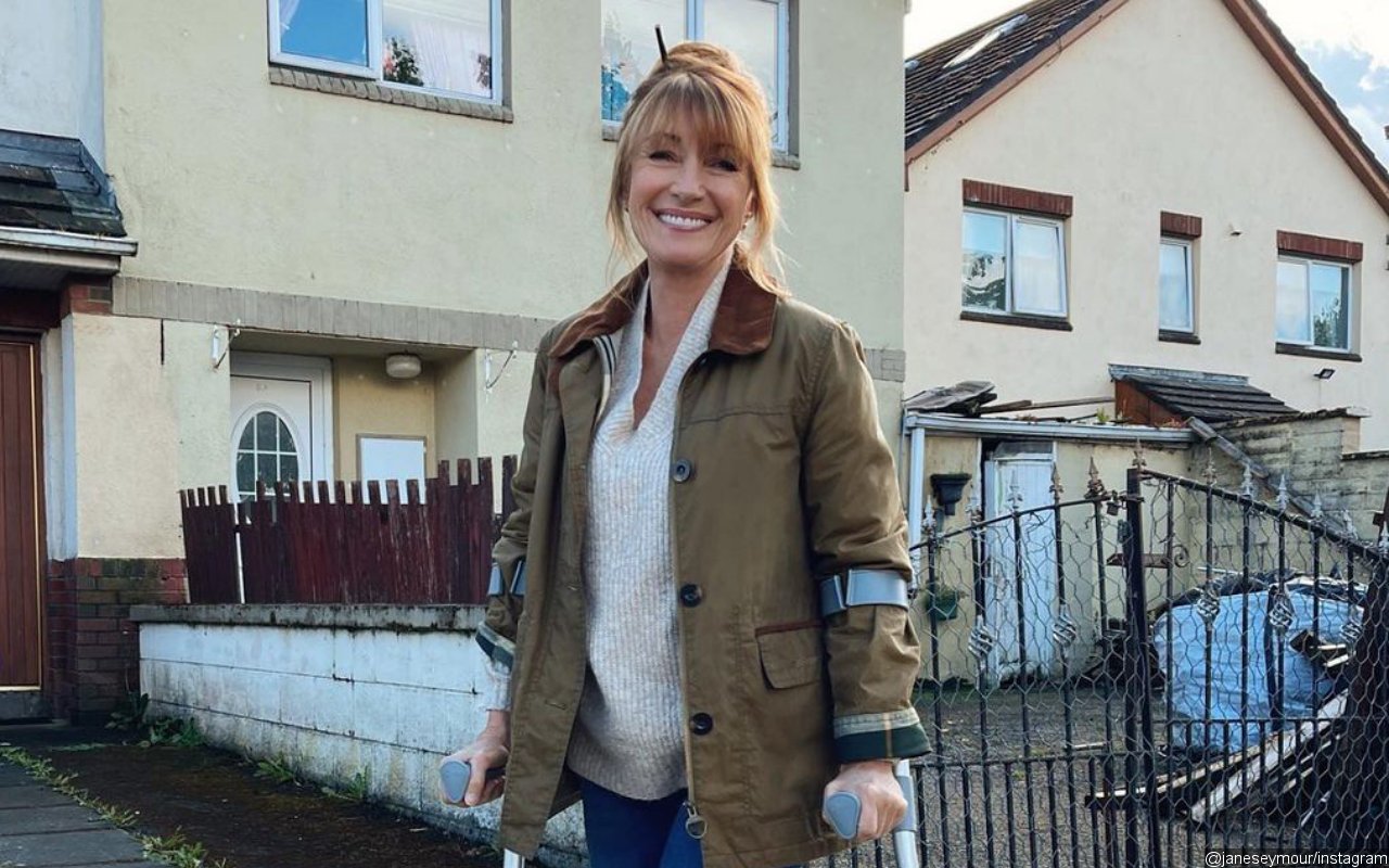 Jane Seymour Remains Positive Despite Suffering From Painful Kneecap Fractures