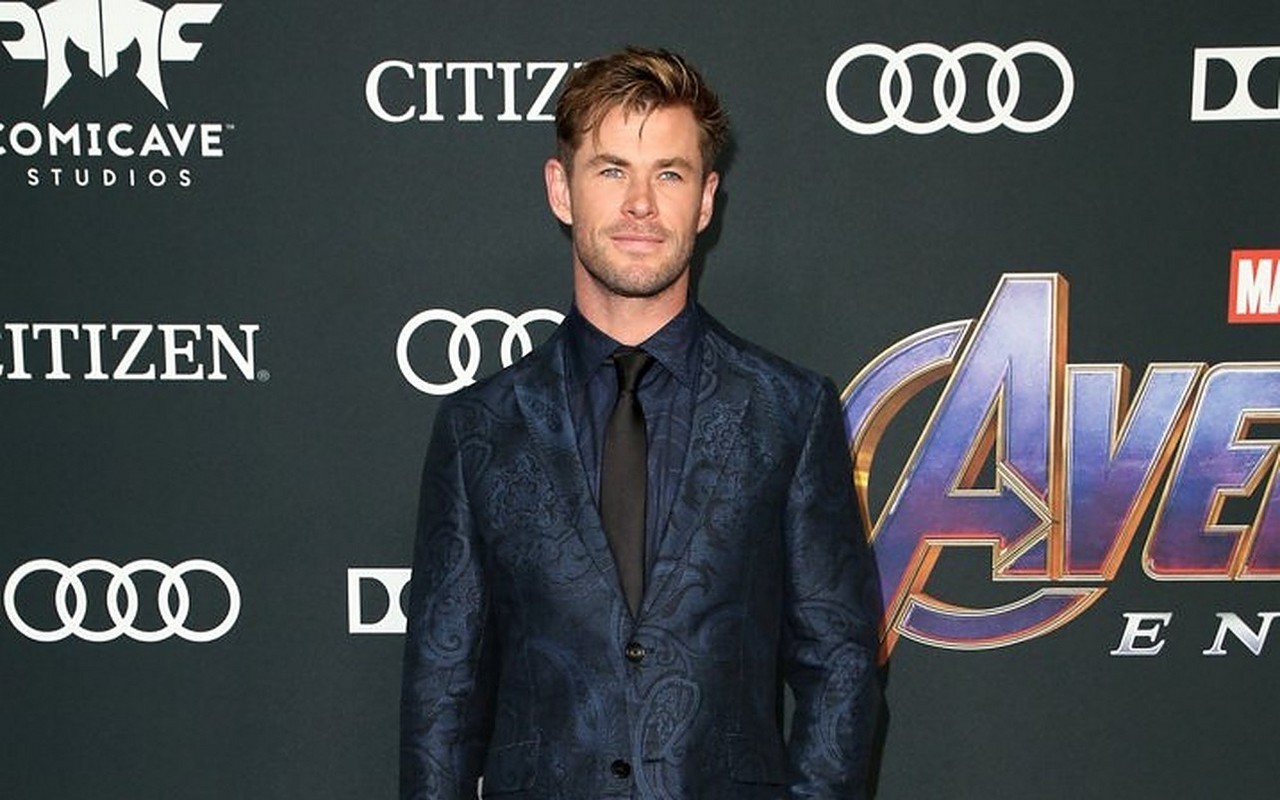 Chris Hemsworth to Investigate Shark Behavior in Documentary - Vimarsana News