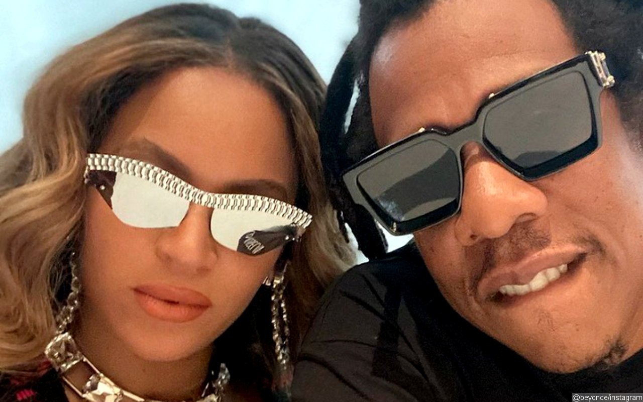 Beyonce Packs on the PDA With JayZ During Romantic Basketball Date Beyonce Packs on the PDA With JayZ During Romantic Basketball Date