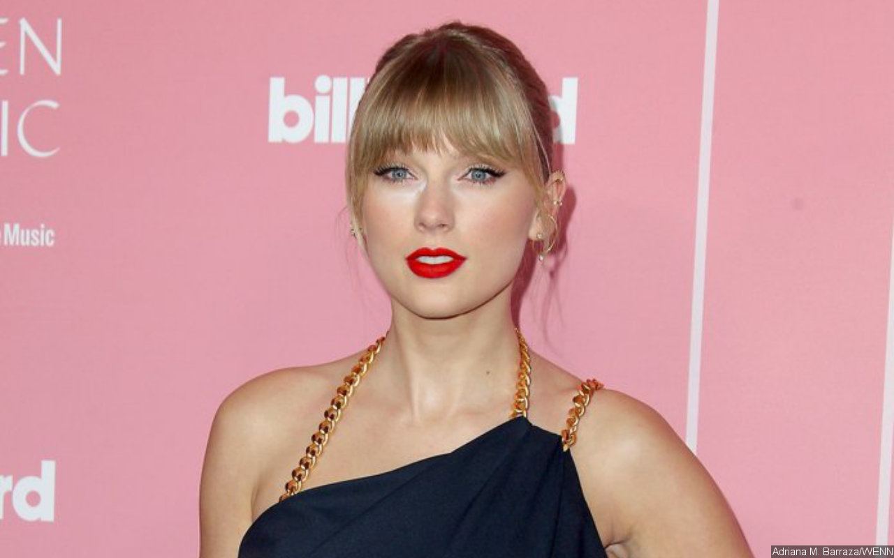 Taylor Swift Sends Loving Message to Her Mom Andrea After 2021 CMT Award Win
