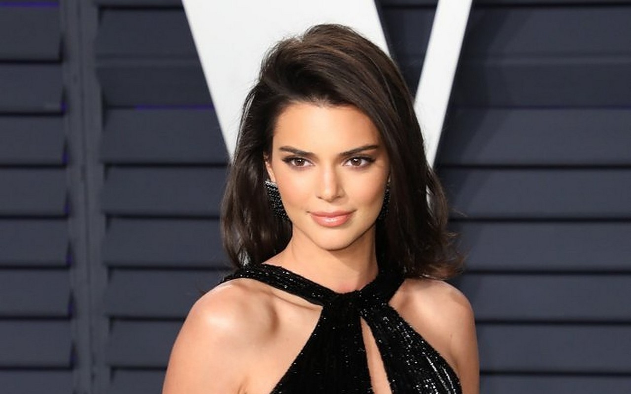 Kendall Jenner's Stalker Injured When Trying to Break Into Her Gated ...