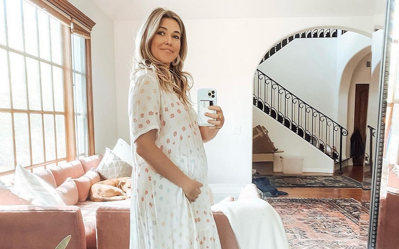 Pregnant Rachel Platten Asks for Prayers as She Struggles With Anxiety and 'Mean Thoughts'