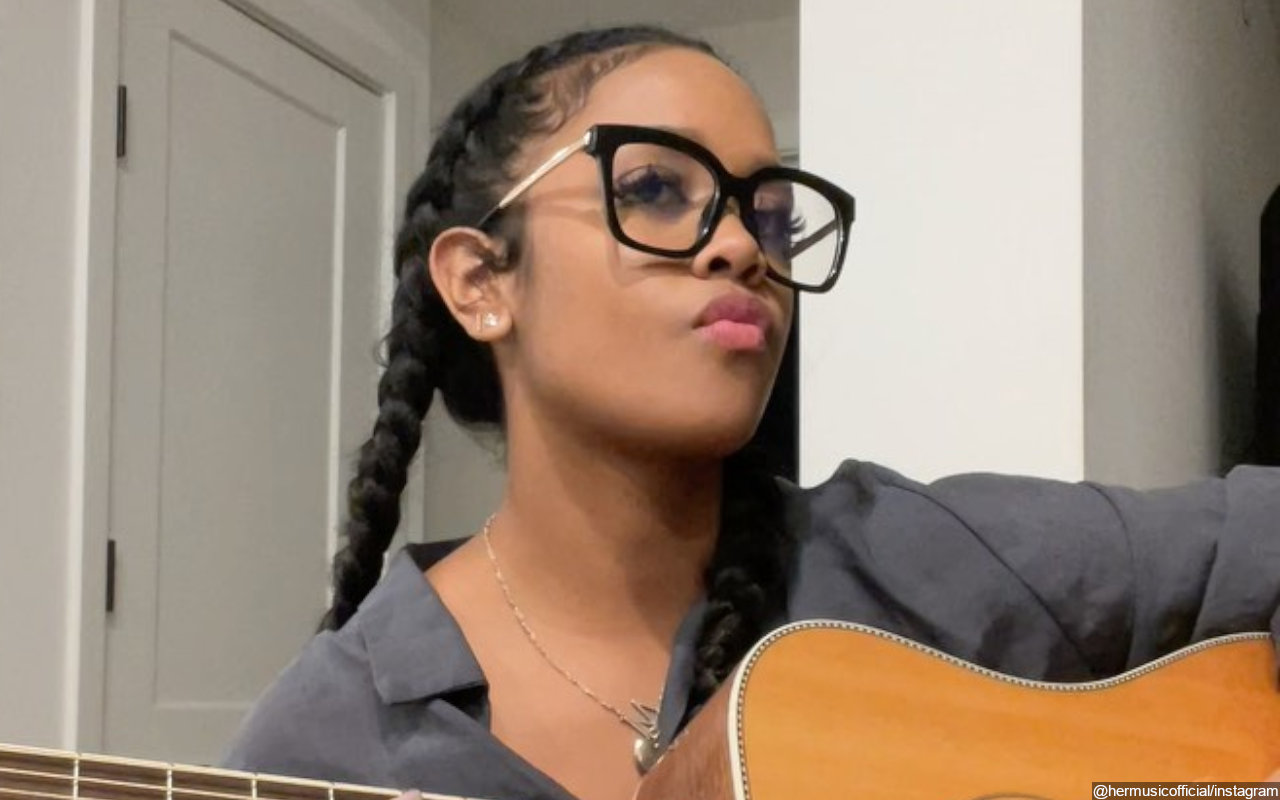 H.E.R. Banned From Playing Guitar On Stage During Early Career