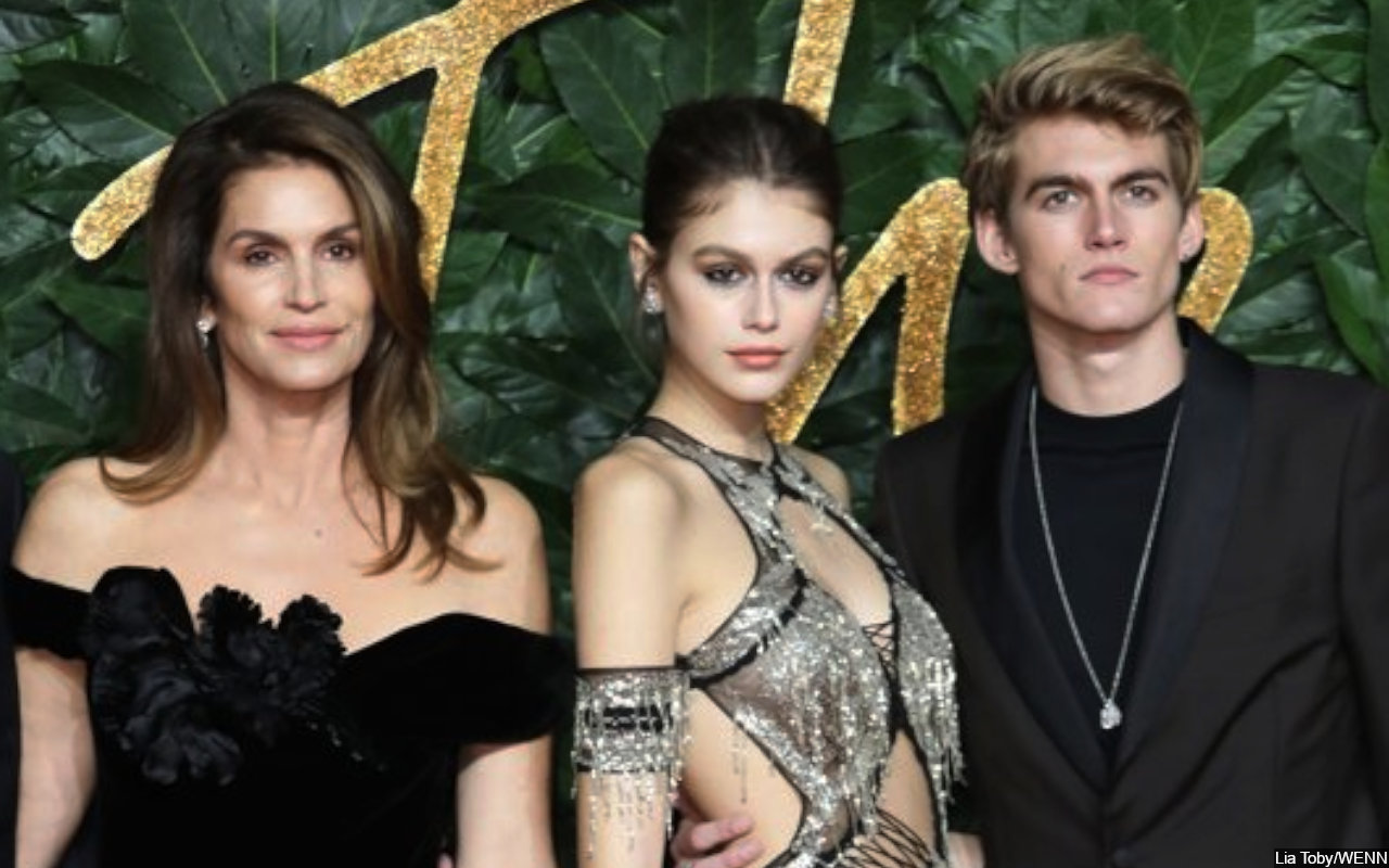 Cindy Crawford - Kaia Gerber, Presley Gerber