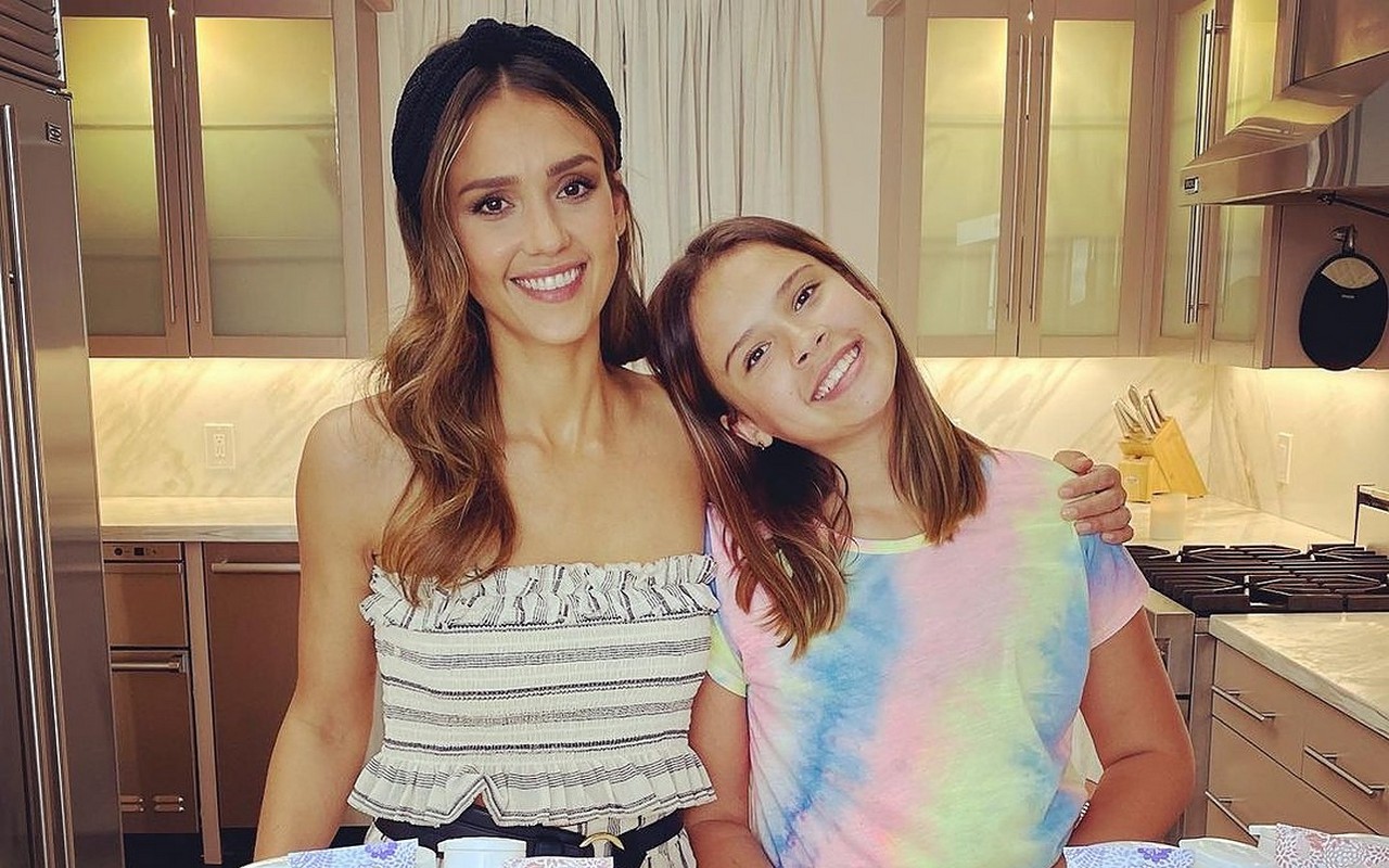 Jessica Alba and Teen Daughter Undergo Therapy to Improve Communication Skills