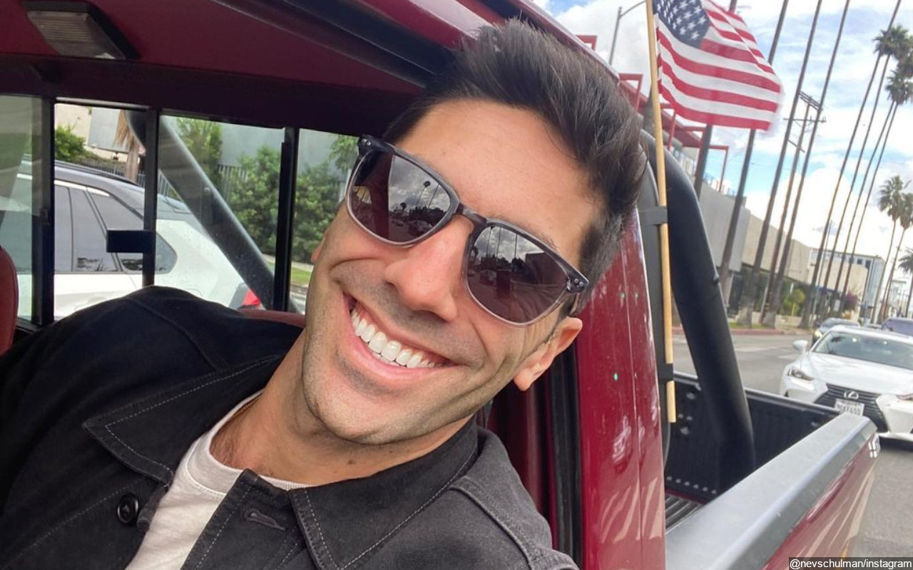 1. Nev Schulman's Blonde Hair Transformation: From Dark to Light - wide 5