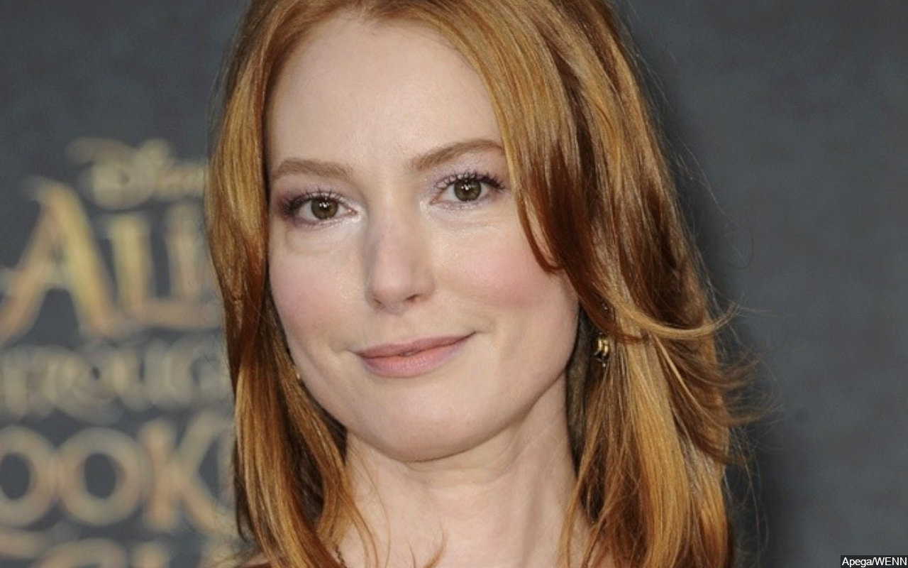 Alicia Witt dice que le importa más el tamaño de su cuerpo después de haber sido examinada durante años