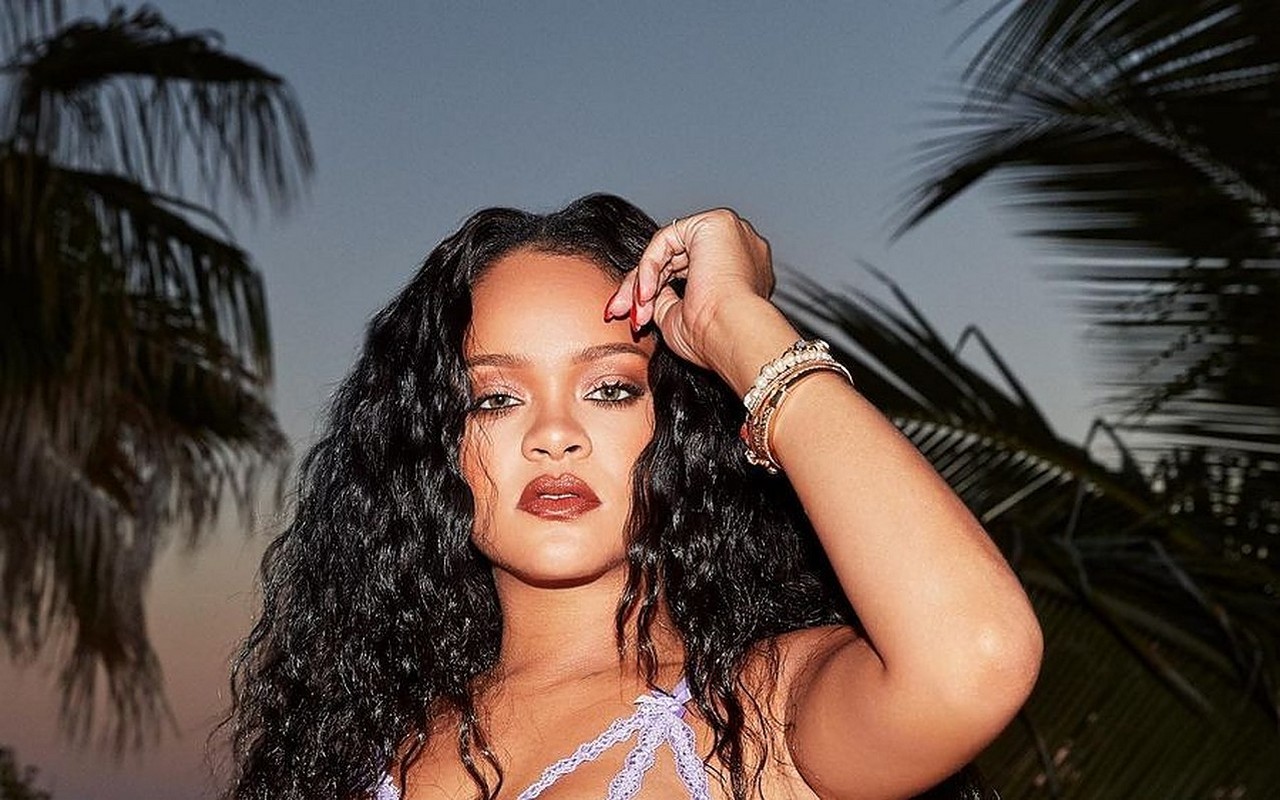 Rihanna Officially Becomes World's Wealthiest Female Singer as She Makes Billion From Fenty