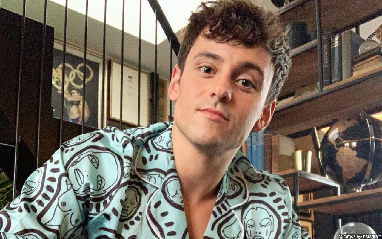 Tom Daley Shows Off His Own Knitted Olympic Cardigan