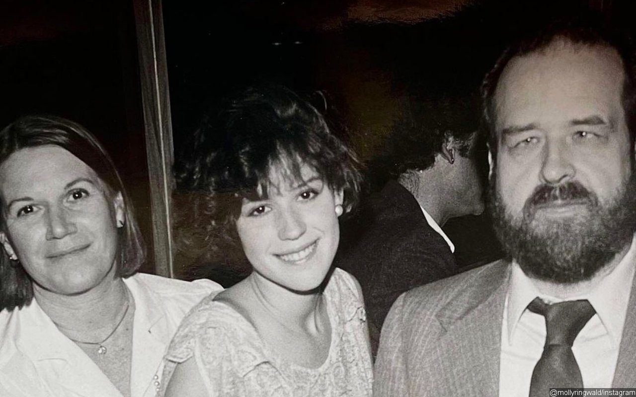 Molly Ringwald Pays Heartfelt Tribute to Dad Bob After the Jazz Musician's Death at 80  