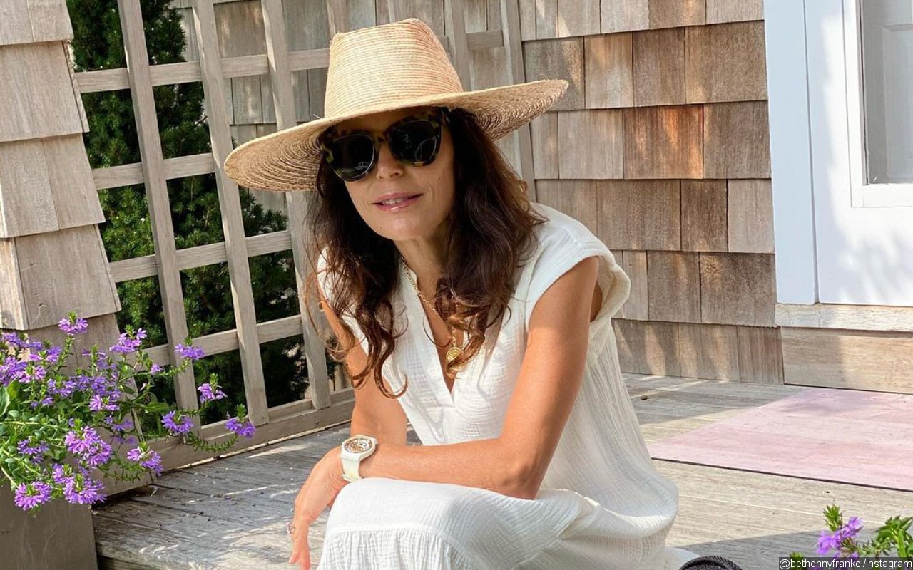 Bethenny Frankel Encourages Fans to Be 'Truthful and Real' as She Posts Unfiltered Pic in Underwear