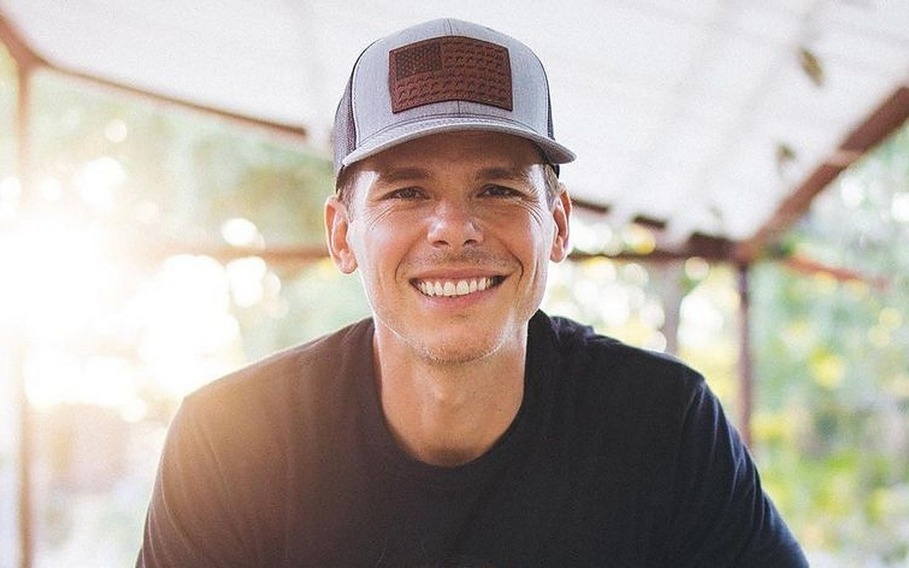 Granger Smith Debuts Newborn Son Maverick as Mom and Baby Are 'Doing Great'