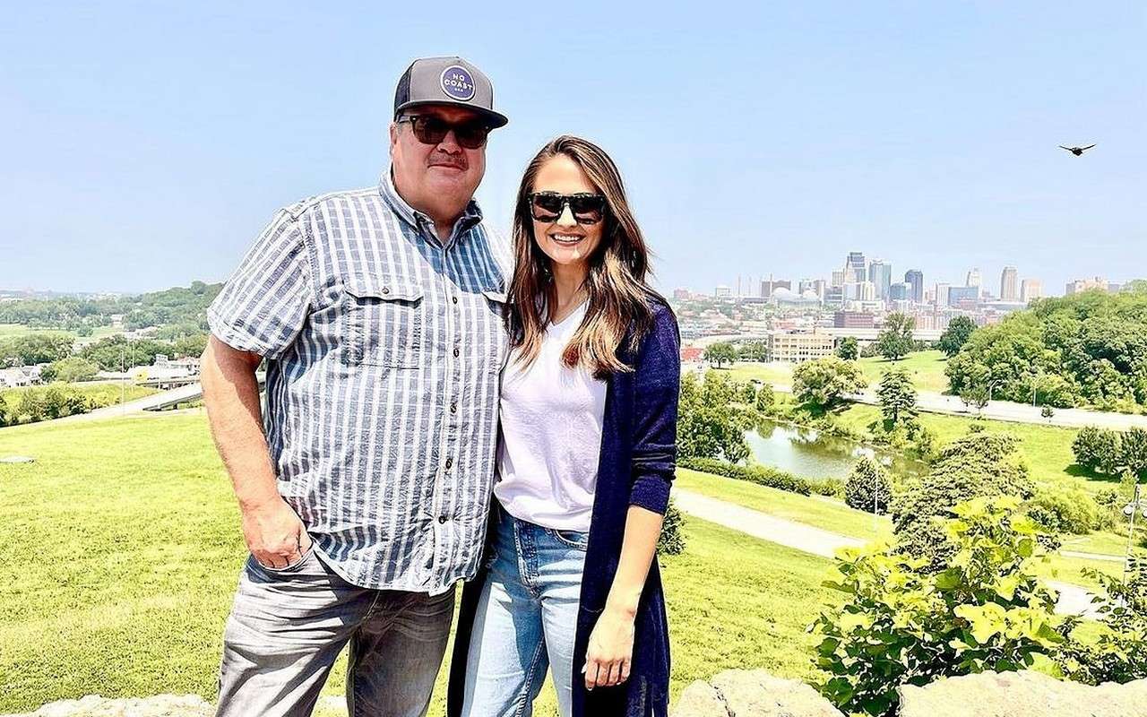 Eric Stonestreet 'Fixes' Engagement Pictures After People Say He Looks Like Fiancee's 'Grandad'