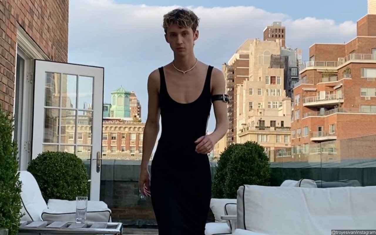 Troye Sivan Strips Down to G-String in Behind-the-Scenes Pic of His Met Gala Look