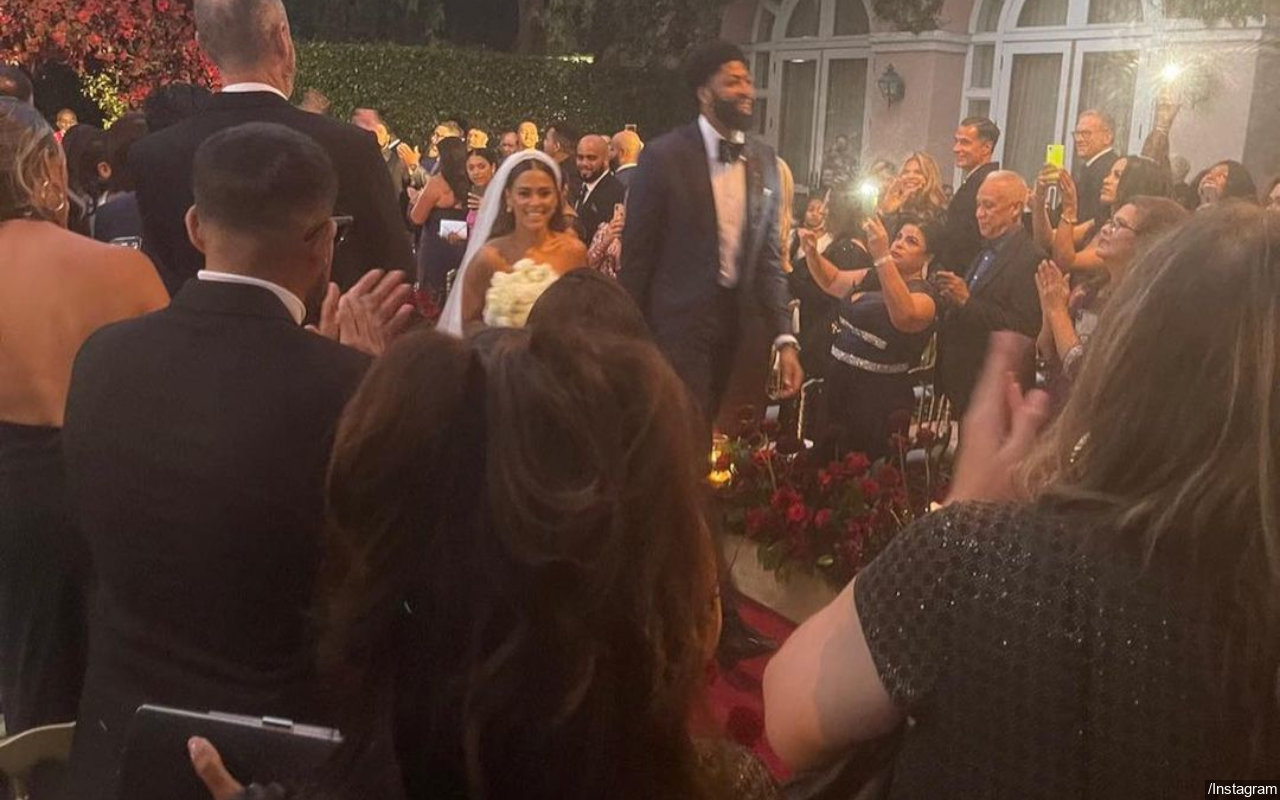 Anthony Davis Serenades Longtime Partner Marlen P at Their Wedding