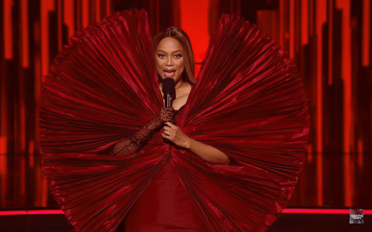 Tyra Banks Trending on Twitter Over Her Bizarre 'DWTS' Outfit