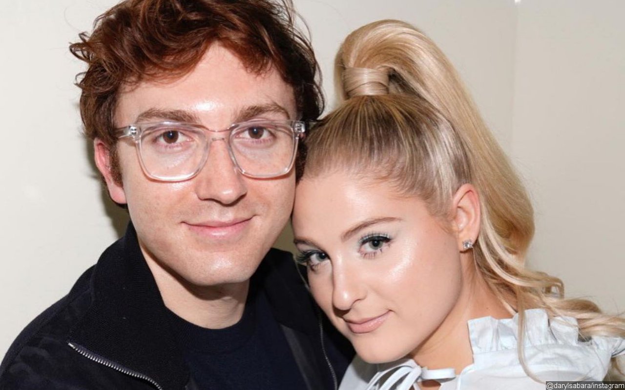 Meghan Trainor and Daryl Sabara 'Hang Out' on Side-by-Side Toilets Despite Not Pooping Together 