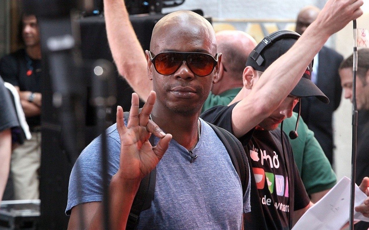 Netflix Urged to Yank Off Dave Chappelle's New Comedy Special Amid