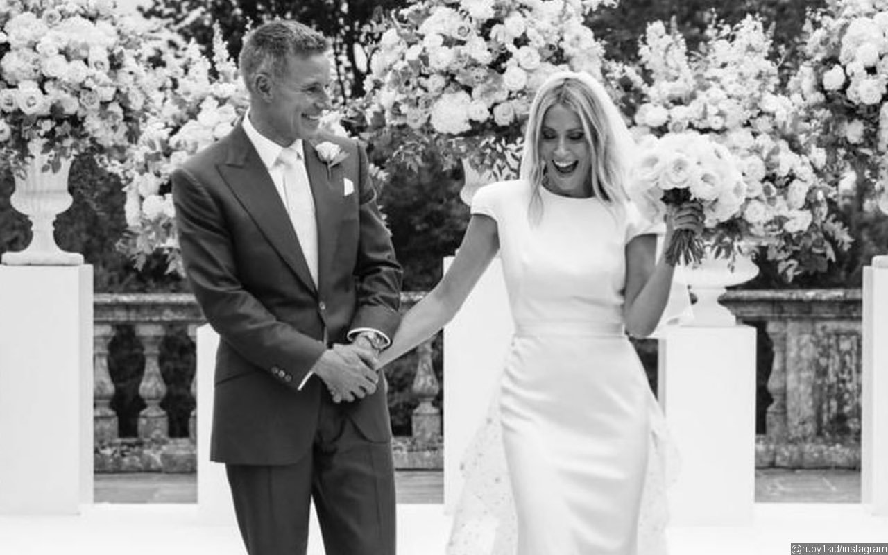 Nicole Appleton and New Husband Flash Big Smiles in Wedding Pictures