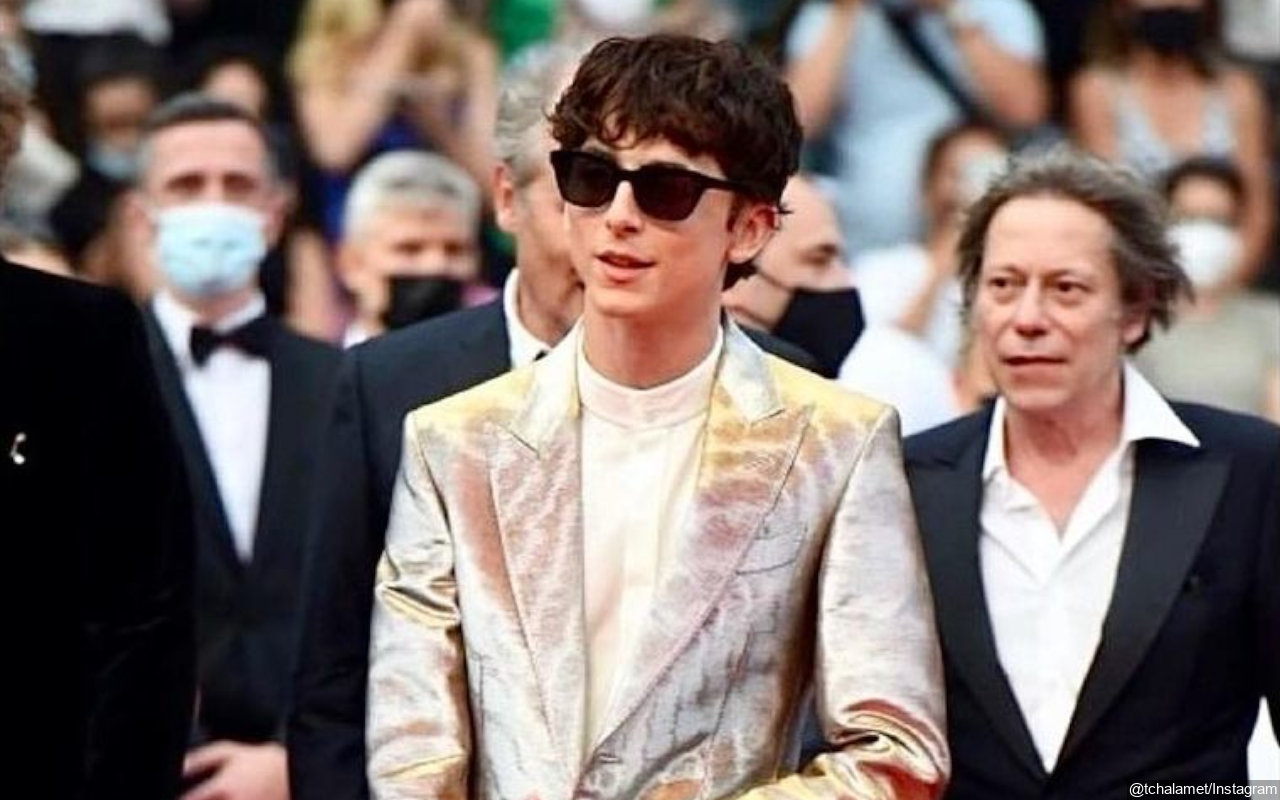 Timothee Chalamet Unveils His First Look as Willy Wonka