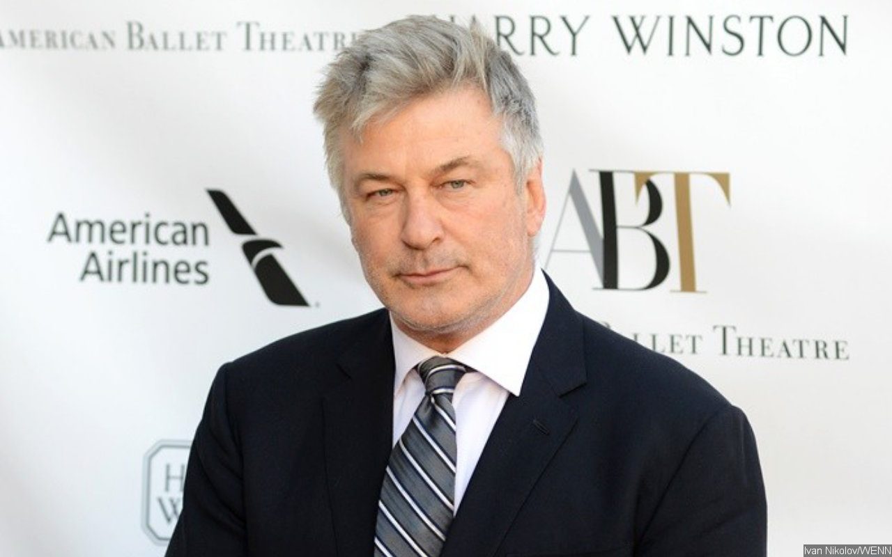 Alec Baldwin Looks Distraught in First Pics After Firing Prop Gun That Killed 'Rust' Crewmember - Vimarsana News