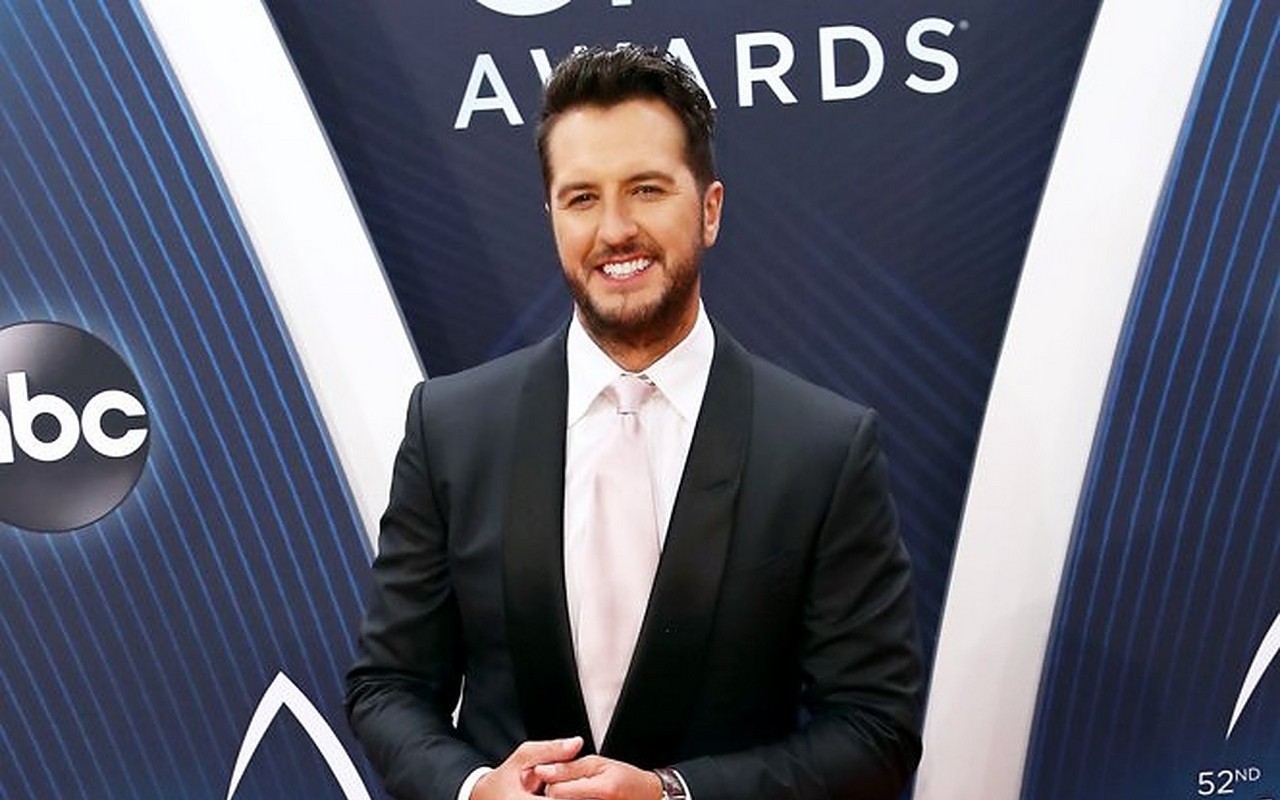 Luke Bryan Wins High Praises After Helping Stranded Mother on Highway - Vimarsana News
