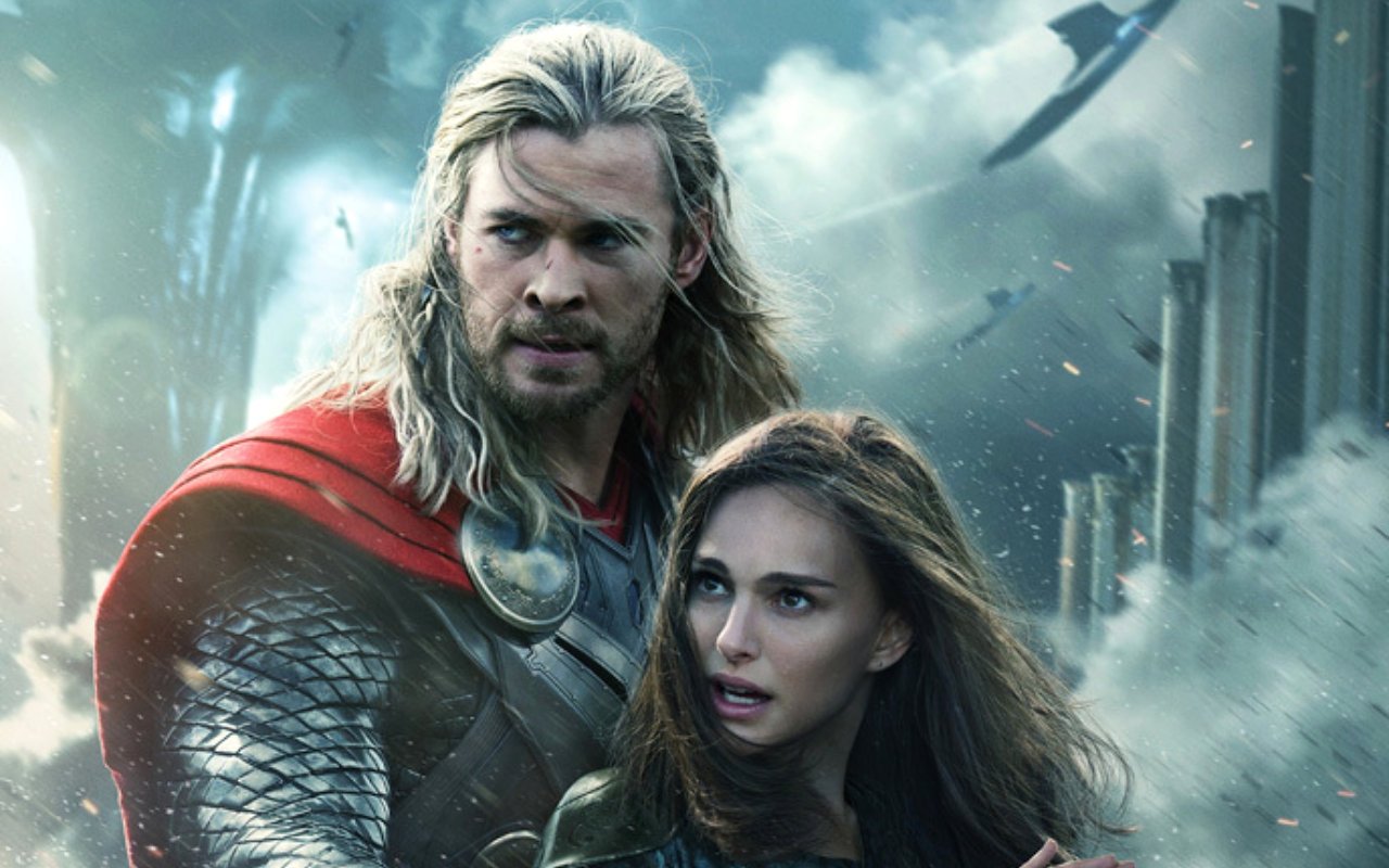 Chris Hemsworth and Natalie Portman Hold Hands as They Return on 'Thor: Love and Thunder' Set