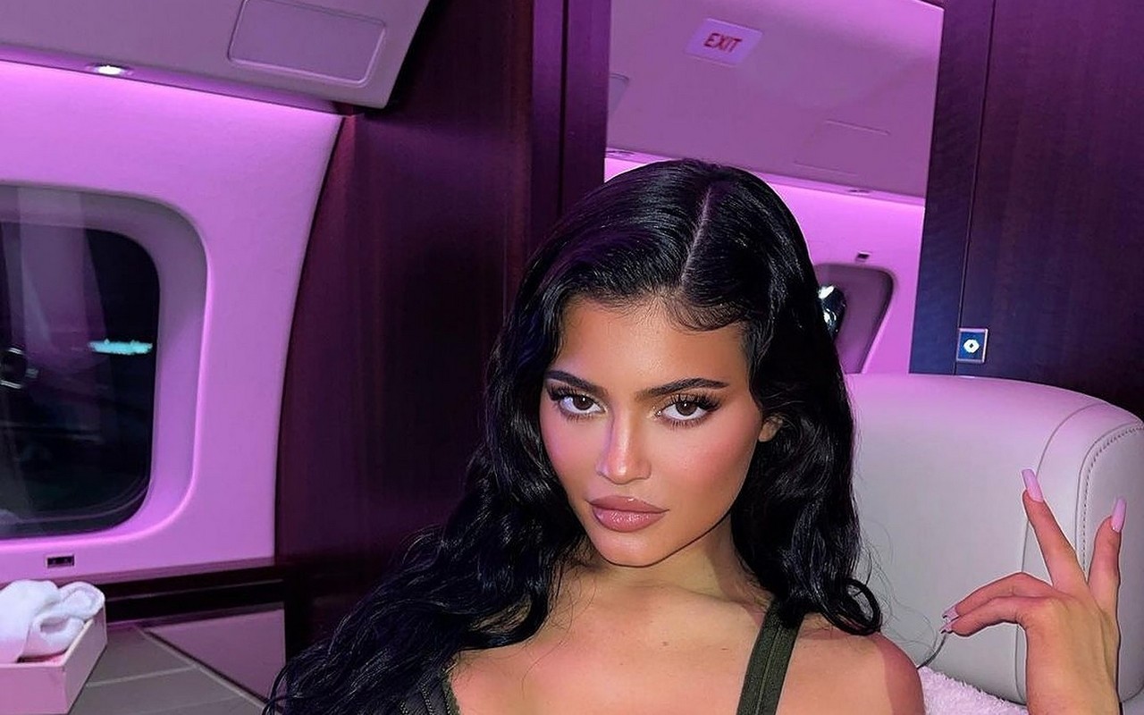 Kylie Jenner Sends Condolences After Deleting Footage From Astroworld Festival Tragedy